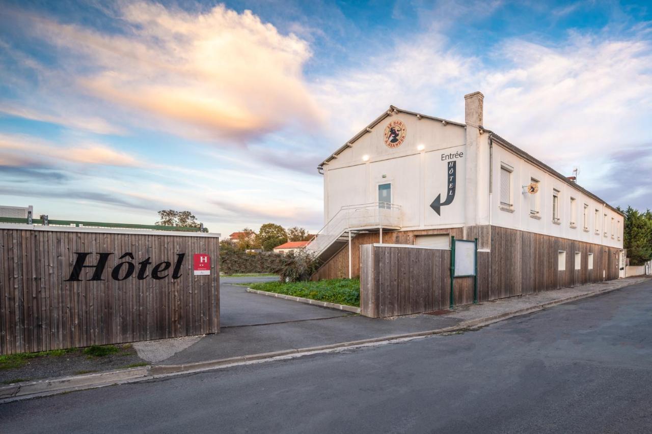 Hotel De La Gare Surgeres Exterior photo