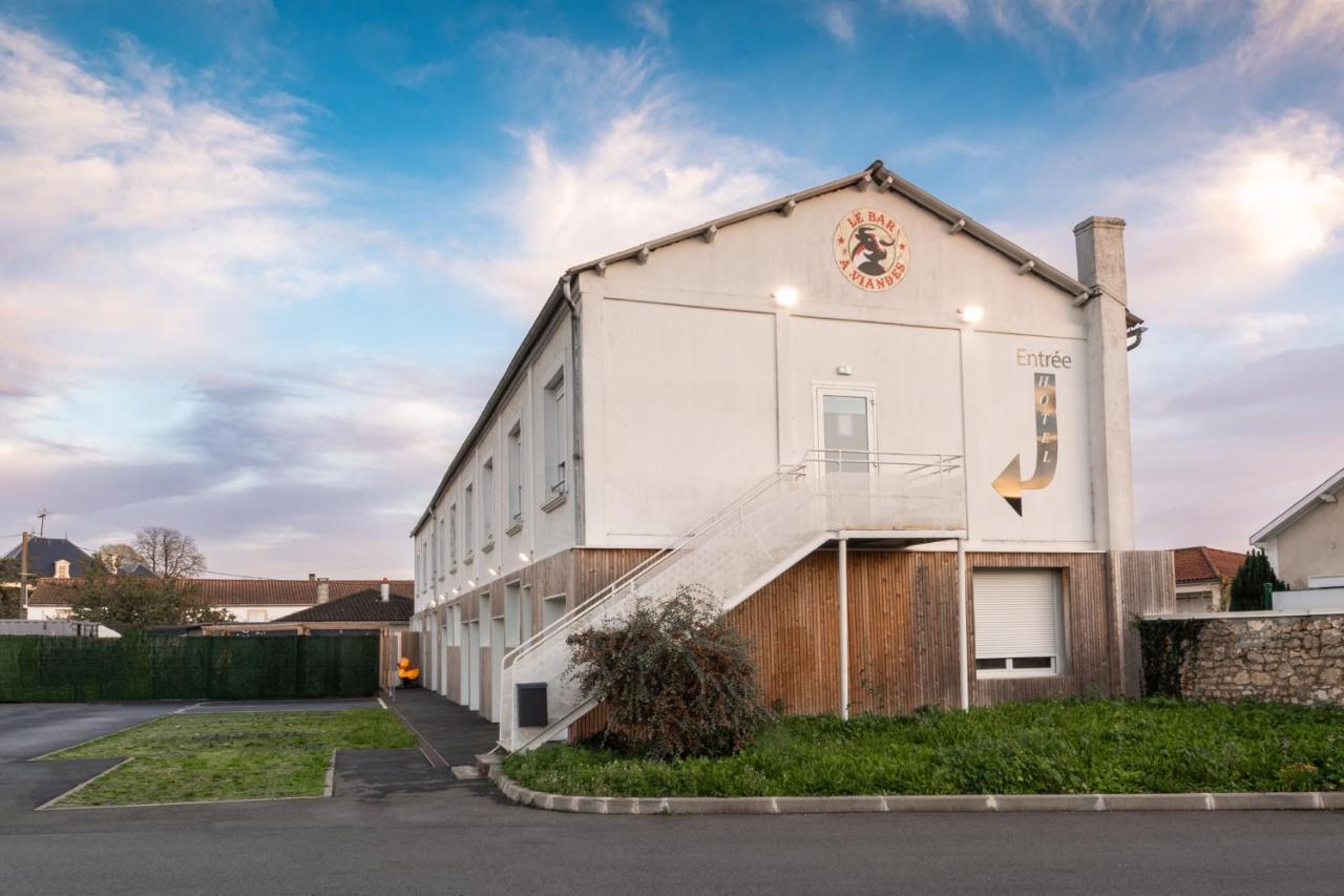 Hotel De La Gare Surgeres Exterior photo